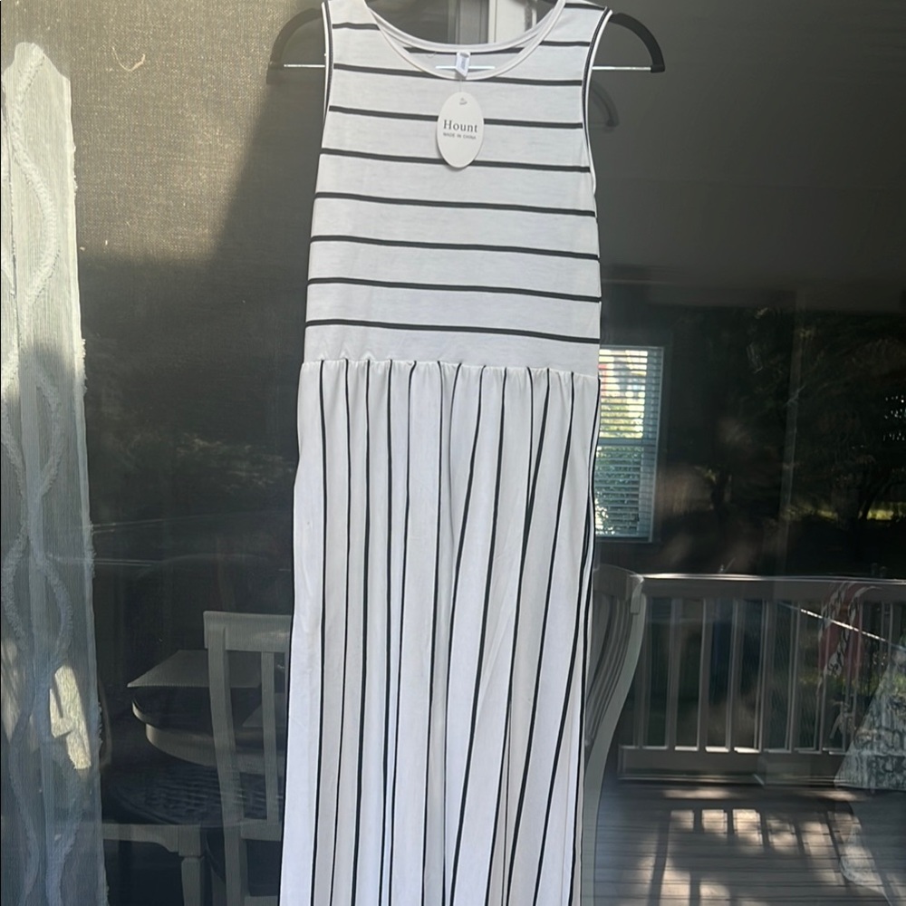 Black and White Striped Sleeveless Maxi dress